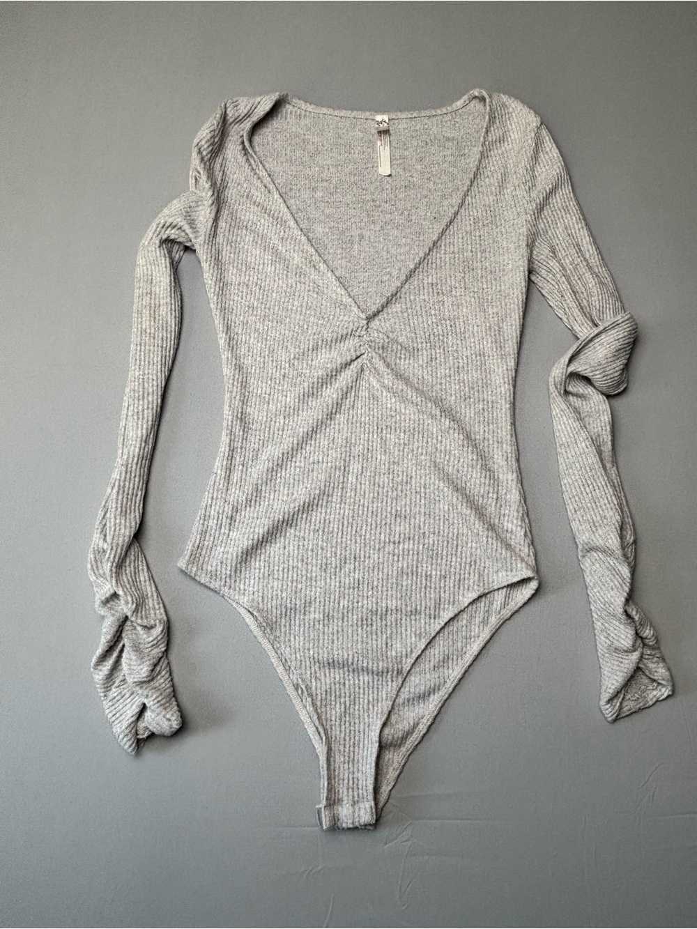 Free PeopleRibbed V-Neck Long Sleeve Bodysuit - Light Gray Size Large